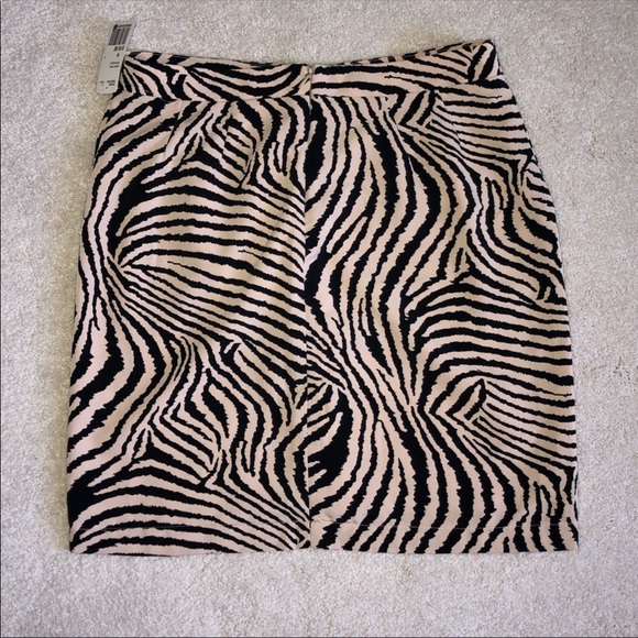 NWT! High waisted skirt - Picture 3 of 8